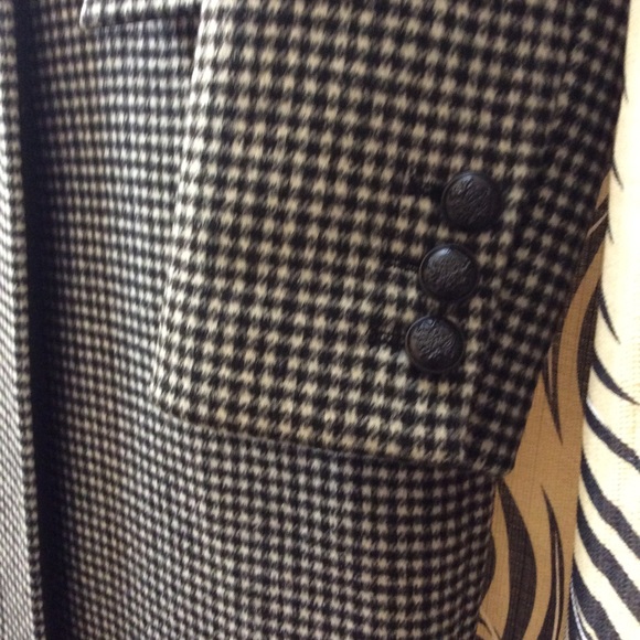 BCBG MAXAZRIA wool houndstooth coat - Picture 4 of 11